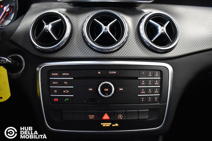 MERCEDES-BENZ GLA 200 d Automatic Business